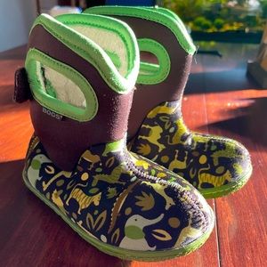 Toddler 7 BOGS Boots Green and Brown Zoo Jungle animals